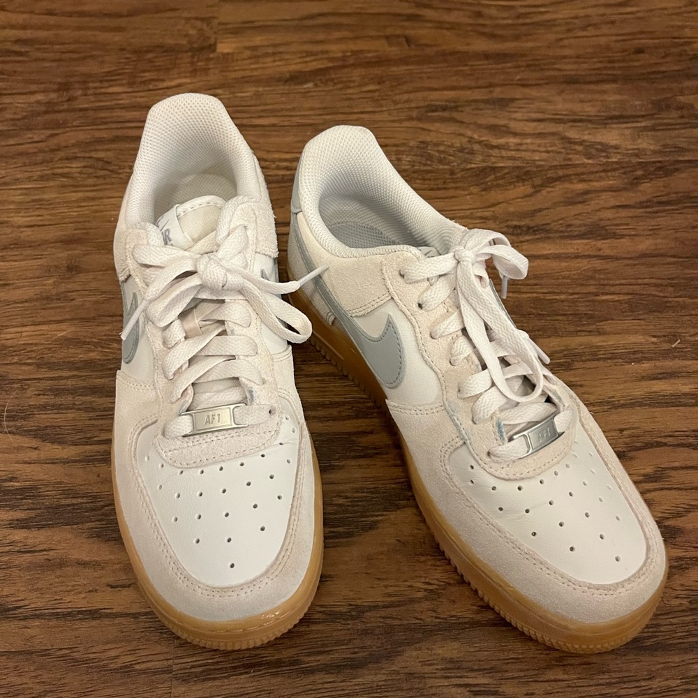 Nike Airforce 1 Size 8 White with brown soles